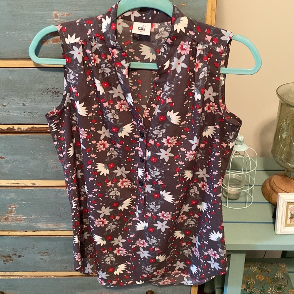 Cabi sz XS groovy floral sleeveless top.